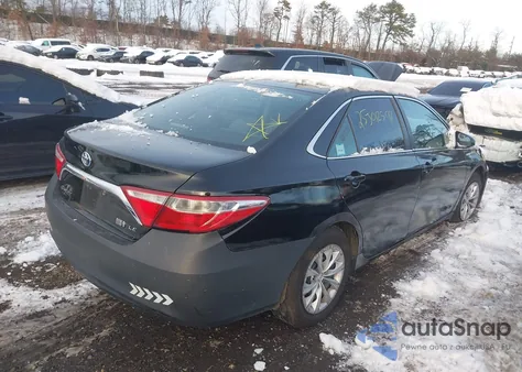2015 Toyota Camry Hybrid Le z USA, uszkodzony, nr VIN 4T1BD1FK6FU171490